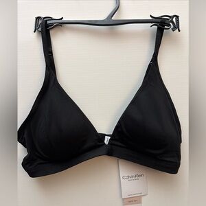 CALVIN KLEIN LIGHTLY LINED TRIANGLE Black WIREFREE BRA Sz Small NEW